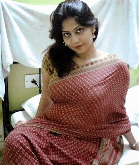 Desi nude aunty bra panty photos flashing boobs and pussy